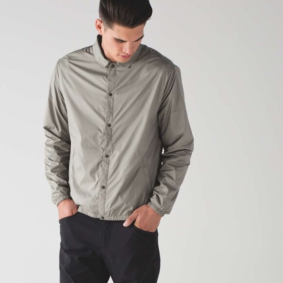 Lululemon Men's Soft Earth Coach Snap-Button Lightweight Windbreaker Jacket Sz S